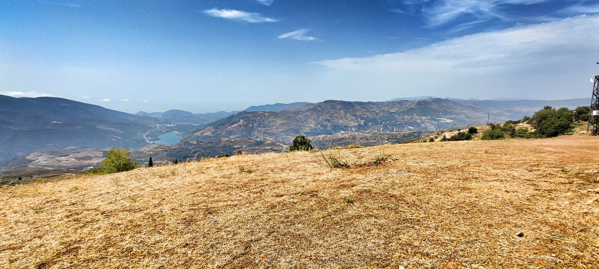 26°C y viento sostenido de 20km/h con una racha máxima de 30 registrada en la estación meteorológica de la Chaparra-Haza Velica. Enlace a la estación meteorológica online en la red de estaciones de suremet: suremet.es/estacion.php?i…