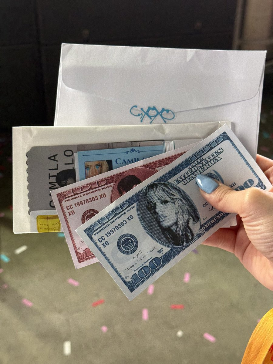 nickiieofficial's tweet photo. OMG!!π± theseβs so cuties from the Chian Camilizers they give it to me. Iβm so thank you. You guys so amazing ππ«Άπ»π©΅ and thank you that you came to see her in Bangkok at @Summersonic_bkk Iβm really happy.
#summersonicbkk2025 #camilacabello #camilizer #YoursCTour #YoursCTourAsia https://t.co/Aplr0Hbdm0