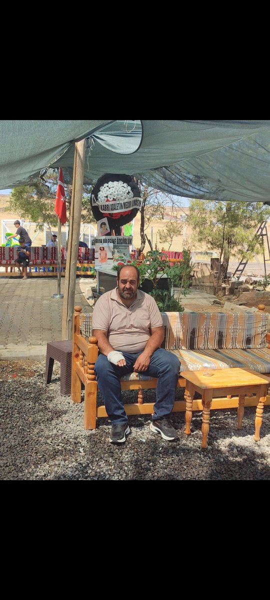 50 derece sıcağın altında Evladının Adalet nöbetini tutan Ârif Güran ve Ailesi yalnız değildir bu ülkede Adalet tecelli edene kadar nöbetimiz Tavşantepe köyünde devam edecektir <a href="/adalet_bakanlik/">T.C. Adalet Bakanlığı</a> <a href="/TC_icisleri/">T.C. İçişleri Bakanlığı</a> <a href="/ikalin1/">İbrahim Kalın</a> <a href="/HakanFidan/">Hakan Fidan</a> <a href="/oktay_saral/">Oktay SARAL</a> <a href="/varank/">Mustafa Varank</a> <a href="/Akparti/">AK Parti</a> <a href="/MHP_Bilgi/">MHP</a>