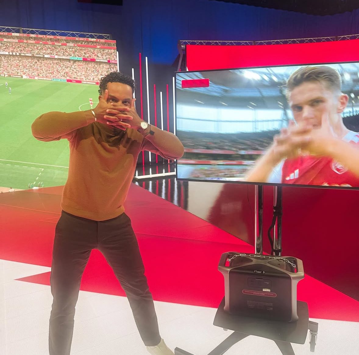 Theo Walcott is ALL of us. 🤣🎭
