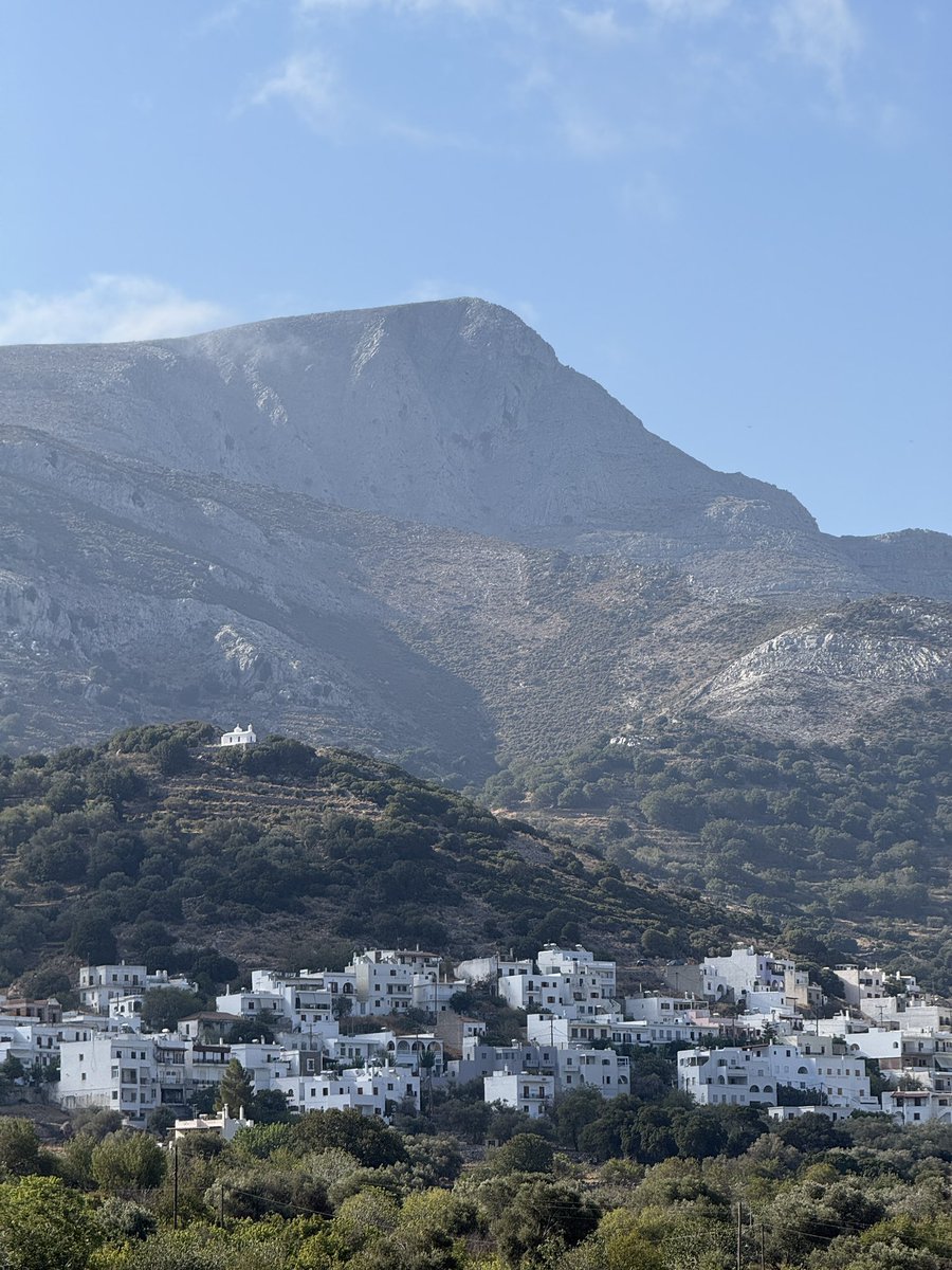 Two days is hardly much on Naxos, the largest of the Cyclades 🇬🇷, but great to scratch the surface. 
The highlight was climbing Mount Zas, the highest of the archipelago at 1,003 metres. The views were worth the 5am alarm clock.