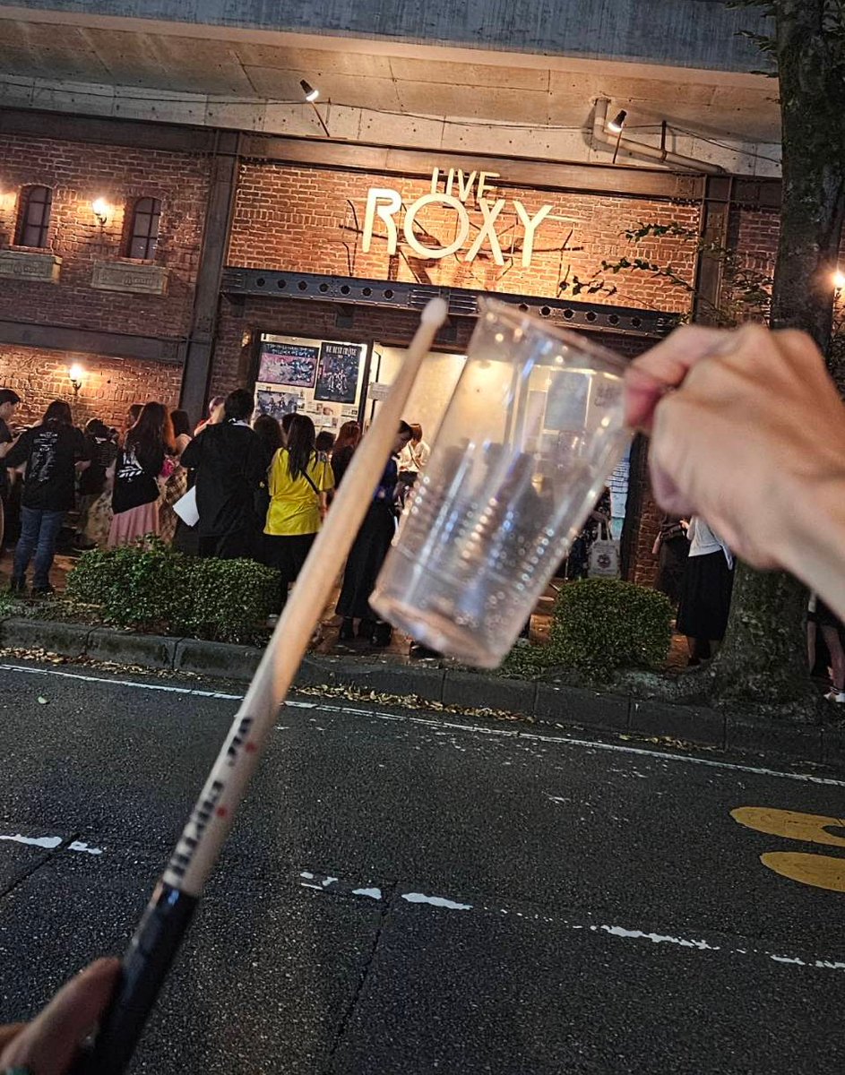 ナイトメア静岡ROXY！！
楽しかった！メンバー皆かっこよかった！！
3列目ドセンでメンズ2人でアピールしてたらドラムスティックと柩のコップゲット❤
凜ちゃん静岡までありがとー！！！