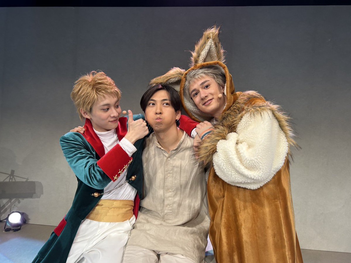 p_man1120's tweet photo. 『Re〜星の王子さま』musical

千秋楽おわりました！！！
たくさんのご来場本当にありがとうございました！！🥰

本当に受け取るものが多かった作品。
大好きな2人と、演奏してくださった御二方と、そして最高のクリエイターの皆様スタッフの皆様と、この作品をみなさんにお届けできて本当に幸せでした！！！！

色んな気持ちになりました。
とても大切な作品です。
皆さんにとってもこの作品が大きな一歩になれてたら凄く嬉しいです☺️💭

ありがとうございました！！！！

寂しくなったら星を見てね💫

大好きー！！！

 #星ミュ