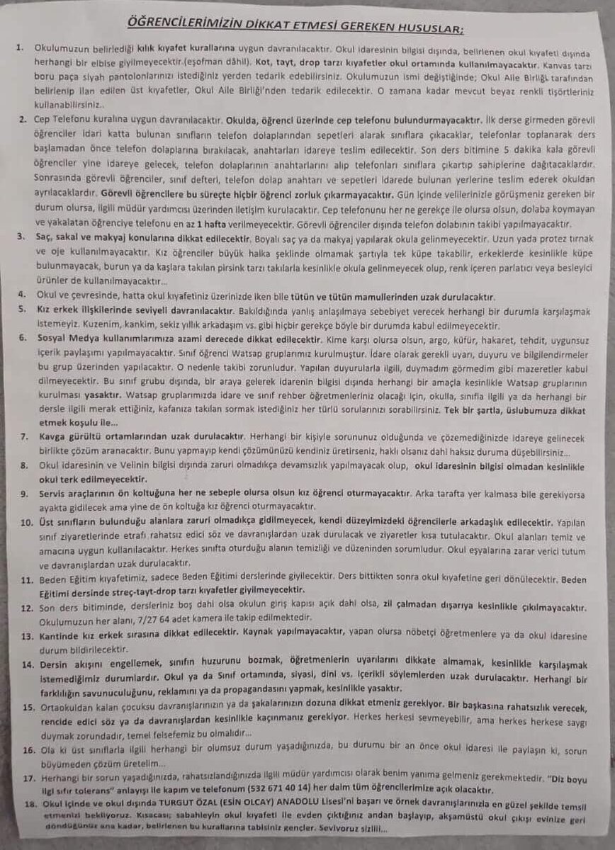 Bir mezunu olarak Düzce Turgut Özal Anadolu Lisesi’ndeki bu rezilliği reddediyorum. Okulum şeriat sevicilerin değil; çağdaş, laik, ulusal, Atatürk ilkelerine bağlı nesillerin okuludur. Okul müdürü Ahmet Ablak ve malum yardımcısı Fatih Uyman derhal istifa etmelidir!