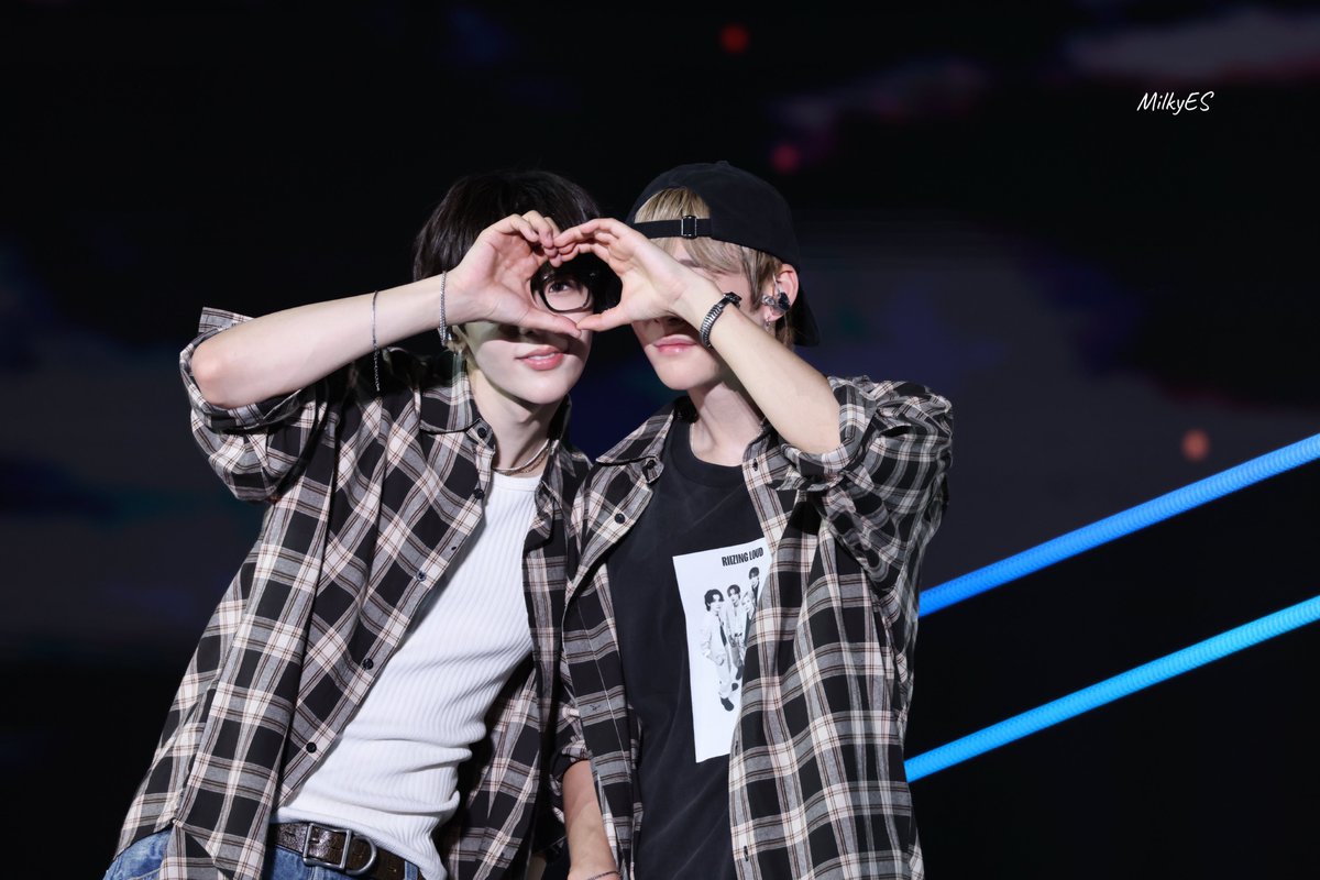 250824
仲良し〜😚

#RIIZE #라이즈 #ライズ #EUNSEOK #은석 #ウンソク #SHOTARO #쇼타로 #将太郎 #ショウタロウ