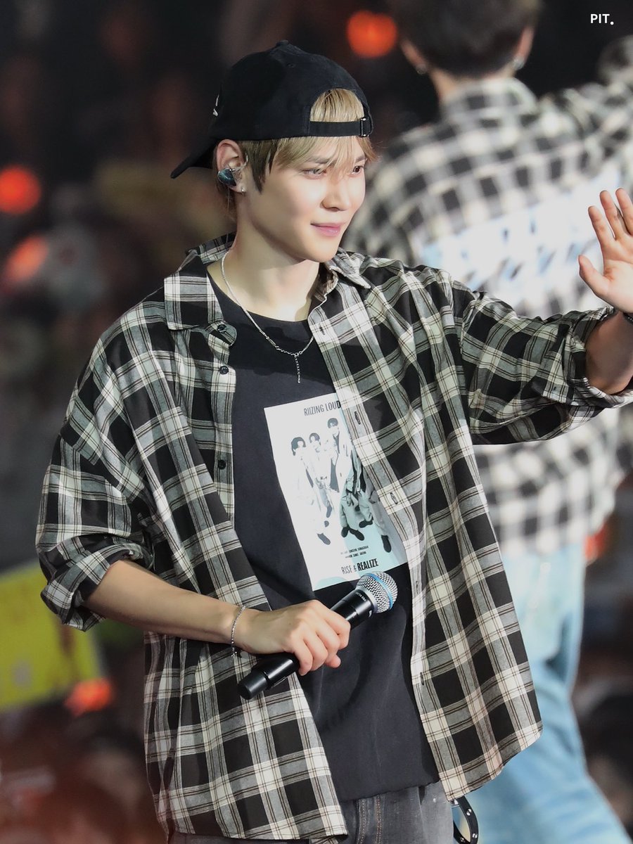 250824 FUKUOKA

🪨👋🏻

#RIIZE #라이즈 #ライズ #은석 #EUNSEOK #ウンソク #RIIZINGLOUD #RIIZINGLOUD_IN_JAPAN