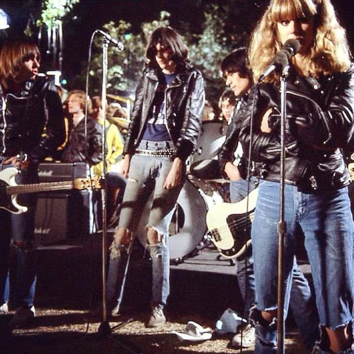 46 years ago today...
August 24, 1979 was released “Rock and Roll High School Movie “.

Riff Randell and The Ramones!!

📸 New World Production 

#ramones #ramonesfans #ramonesbrasil #ramonesargentina #losramones