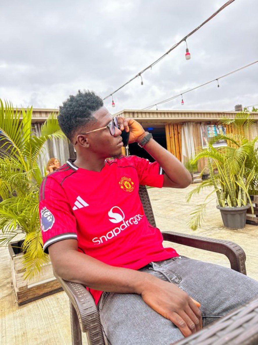 manutdspaces's tweet image. The lounge would like to wish our very own @zeeballer24 a very special happy birthday!🎉🎁🎊
We wish you long life, happiness and ever lasting joy 🤩 😌.
Rumor has it Zee is starting at LWB today for Ruben 👀👀😍 Confirmed Baller! 🫡🤝🏾
#MUFC #FULMUN
