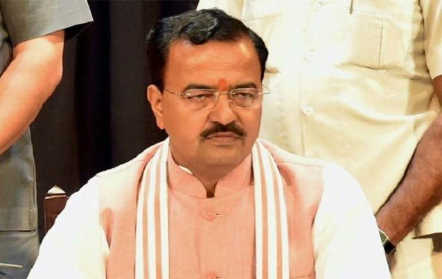 INDIA BIGGEST 🚨 महिला आंदोलनकारी का कहना है UP का HINDU युवा ठगा गया.

उत्तरप्रदेश के उपमुख्यमंत्री आदरणीय केशव प्रसाद मौर्य के आवास का मंजर है, जहां मौर्य समाज की शिक्षक अभ्यर्थी महिला चूड़ी लहराते हुए अपनी पीड़ा जाहिर कर रही है.

महिला का कहना है OBC डिप्टी सीएम ओबीसी समाज की