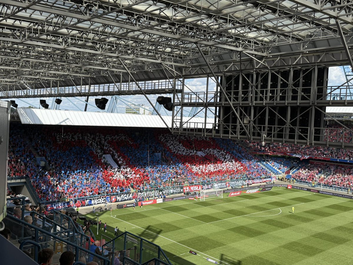 Oprawa kibiców Wisły Kraków podczas meczu #WISŚLA 🔥

#1ligastylżycia