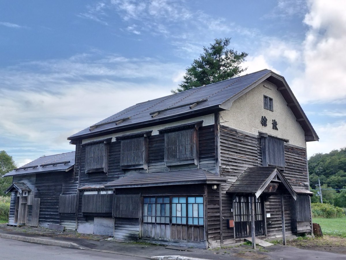 ここキャン沼田で出会った地域おこし協力隊の方々が運営してる青春酒場でまったりしながらあんどん祭りをみてきました！
古いもの好きな私には明日萌駅も最高でした😊

#HTBここキャン沼田 #ほたるの里オートキャンプ場コテージ #夜高あんどん祭り
#青春酒場