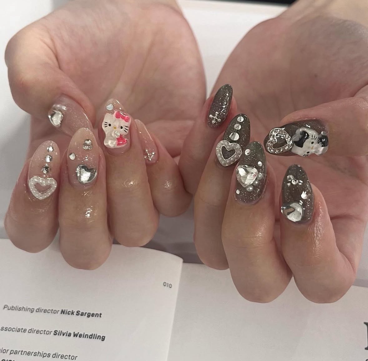 気分転換にネイルしてきた💅✨

最近かわい子ちゃんたち(ピオナ)がメロクロネイルしてるのをよく見かけるからあえてのキティちゃん🎀️🫧

久々にカワイイ系にしたからちょっとウキウキしてる🫶🏻🩵