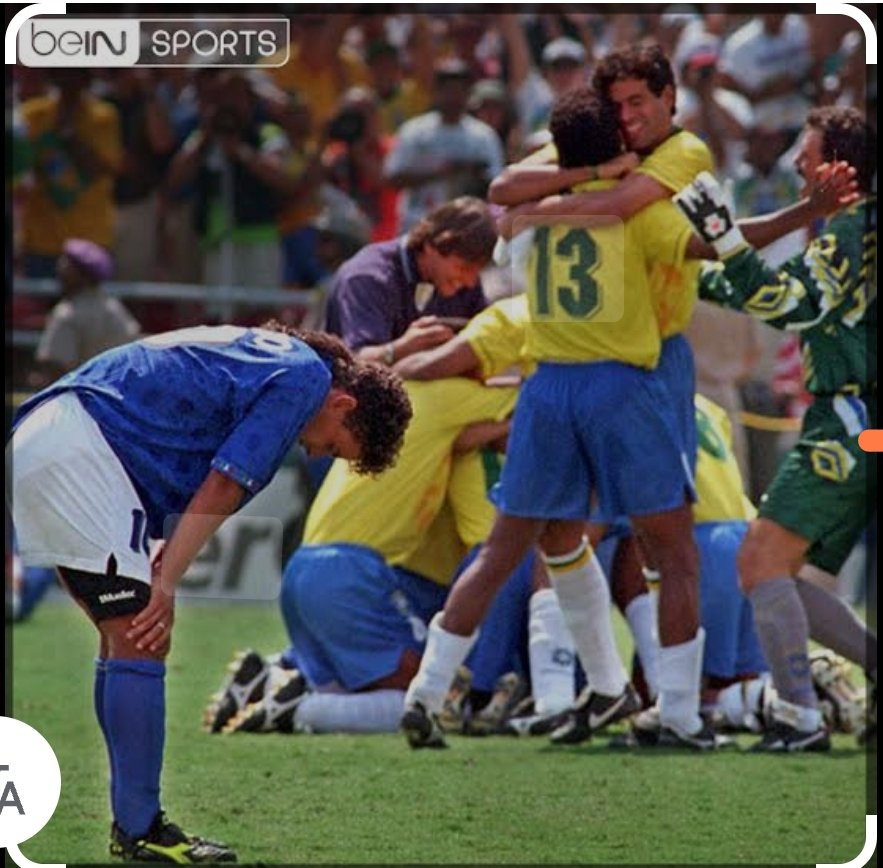 Salerwi01's tweet photo. جمهور النصر العزيز 

لا تقسوا على لاعبينكم من أجل ركلات الحظ 

في هذي الصورة افضل لاعب باجيو 

اضاع ركلة الجزاء الحاسمه في نهائي كاس العالم 1994

لا تقسوا على لاعبينكم 

كانسلو أخرج الهلال من كأس العالم للأندية بسبب الهدف الاول 
ولم نشاهد جلد مثل ما يفعل بعض جمهور النصر https://t.co/NWxu3PUXiH