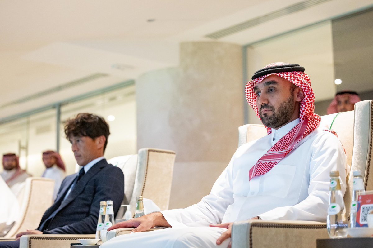 طارق النوفل (@tariqalnofal) on Twitter photo بحسب صحيفة (الشرق الأوسط) 
وزير الرياضة الأمير عبد العزيز بن تركي الفيصل كان ممتعضاً من توقيت إعلان قرارات لجنة الاستئناف وسلسلة البيانات الصادرة دون اعتبار لتوقيت النهائي، فضلاً عن الأخطاء القانونية في اللجان.
—-
سمو الوزير عبدالعزيز بن تركي يدرك حجم الكارثة ولدي يقين أن القضية بحسب صحيفة (الشرق الأوسط) 
وزير الرياضة الأمير عبد العزيز بن تركي الفيصل كان ممتعضاً من توقيت إعلان قرارات لجنة الاستئناف وسلسلة البيانات الصادرة دون اعتبار لتوقيت النهائي، فضلاً عن الأخطاء القانونية في اللجان.
—-
سمو الوزير عبدالعزيز بن تركي يدرك حجم الكارثة ولدي يقين أن القضية