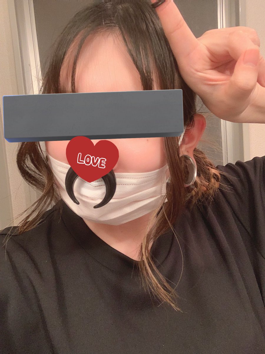 新しいピアスお迎えしました✨

相変わらず鼻の穴ピチピチで、引っ張って隙間を作らないと息はできません😅

普段愛用しているシリコンピアスから、この黒いU字ピアスに付け替える動画を昨日アップ、反映されました👏

このピアスでやってほしい事あったらリプで教えて🤫

⬇️

adult.contents.fc2.com/article/474932…