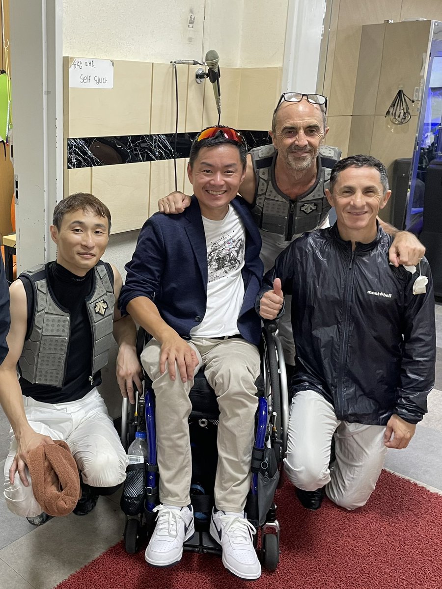 コリアカップが9月7日に迫っていますね。

私はひと足先に釜山競馬場に行ってきました。

短期免許で騎乗している3人のジョッキーです。