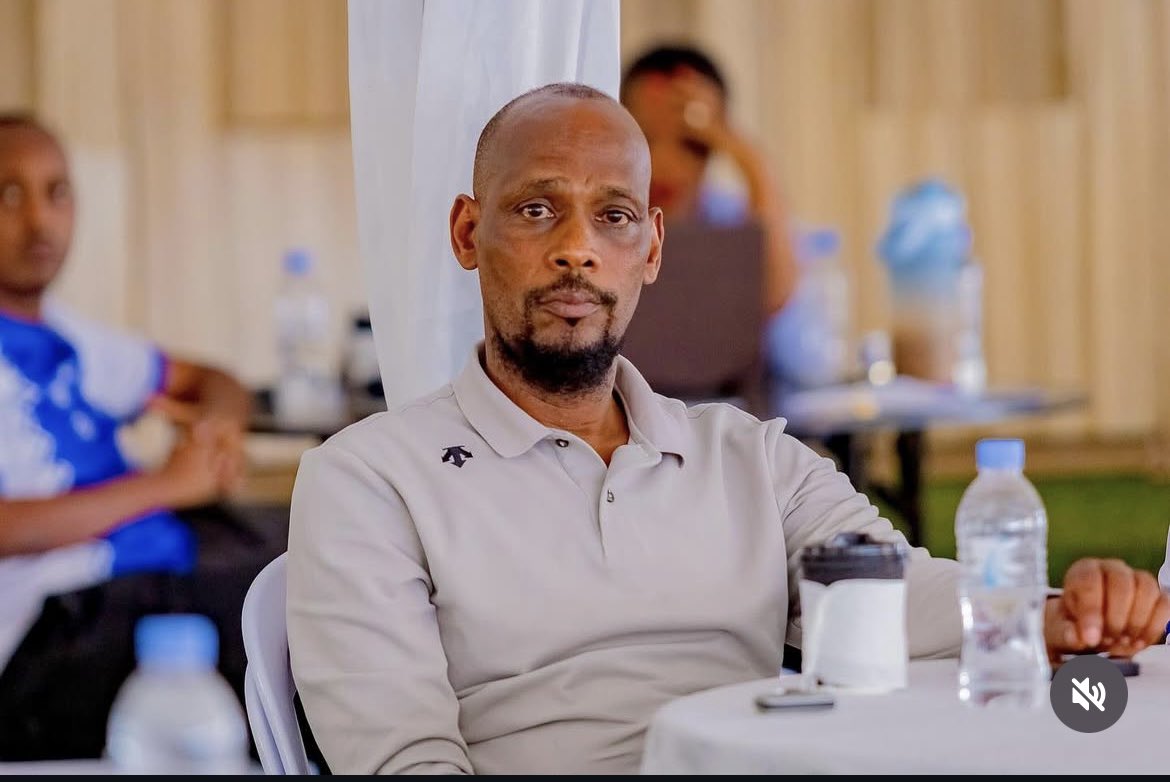 President Twagirayezu Thadée abwiye abitabiriye inama ya fan base ko Rayon Sports igiye gutiza abakinnyi bane 

Ni Elie GANIJURU, Patient NDIKURIYO, Innocent Assana Nah na Abdul Rahman RUKUNDO “Paplay”

Hari usigaye wo gutizwa ? 

Hari utijwe wari ukwiye gusigara ?