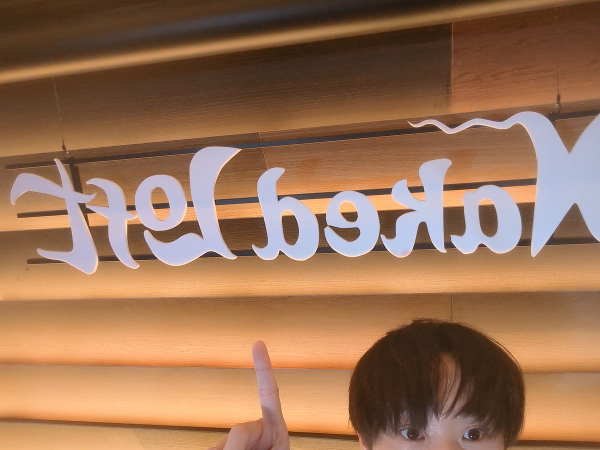 本日は #atomic7 有観客イベントありがとうございましたー！！
書ききれないほど色々ありすぎて何を書けばいいのか…笑
とりあえず飯とお酒が本当に美味しかったのと、皆様との距離が近くて新鮮で楽しかったです!!!!!
差し入れやシャンパンも本当にありがとうございます!!!🙇🙇
次回は配信で会おう!!!