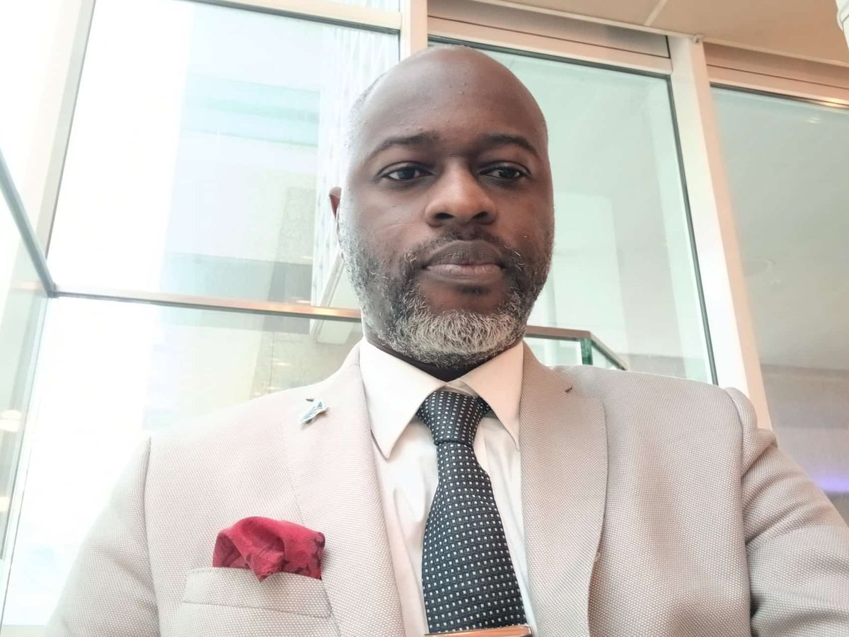 "Naître, évoluer, finir : telle est la loi. Mais vivre pleinement, voilà notre pouvoir." - #Jimmympezo #citation #philosophie #Stoïsme #DéveloppementPersonnel