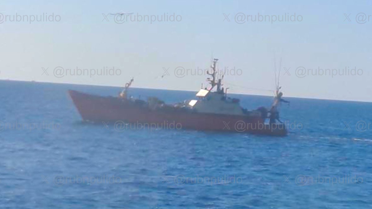 Justo en ese preciso instante, cuando el cayuco estaba siendo asistido, un remolcador marroquí estaba en la zona de #Dajla.

Este remolcador marroquí, ubicado en la costa atlántica cerca de Dajla el 24 de agosto de 2025 a las 02:58 (hora estimada de su última actualización), se