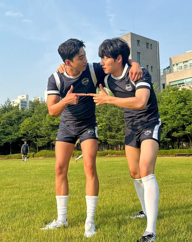 quotefromdrama's tweet photo. "Jangan biarkan mereka mendorong kita."
๐ฌ : The Winning Try
#TheWinningTry #YoonKyeSang #KimYoHan #KimEJun #LeeSuChan #YoonJaeChan #HwangSungBin #WooMinKyu #LeeSeMi #ParkJungYeon https://t.co/vFViP54qSa