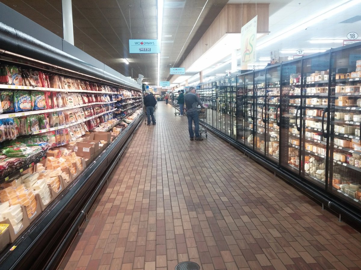 iowahawkblog's tweet image. I pity those who will never witness for themselves first hand the Great Wall of Cheese Curds at Woodman&apos;s Kenosha