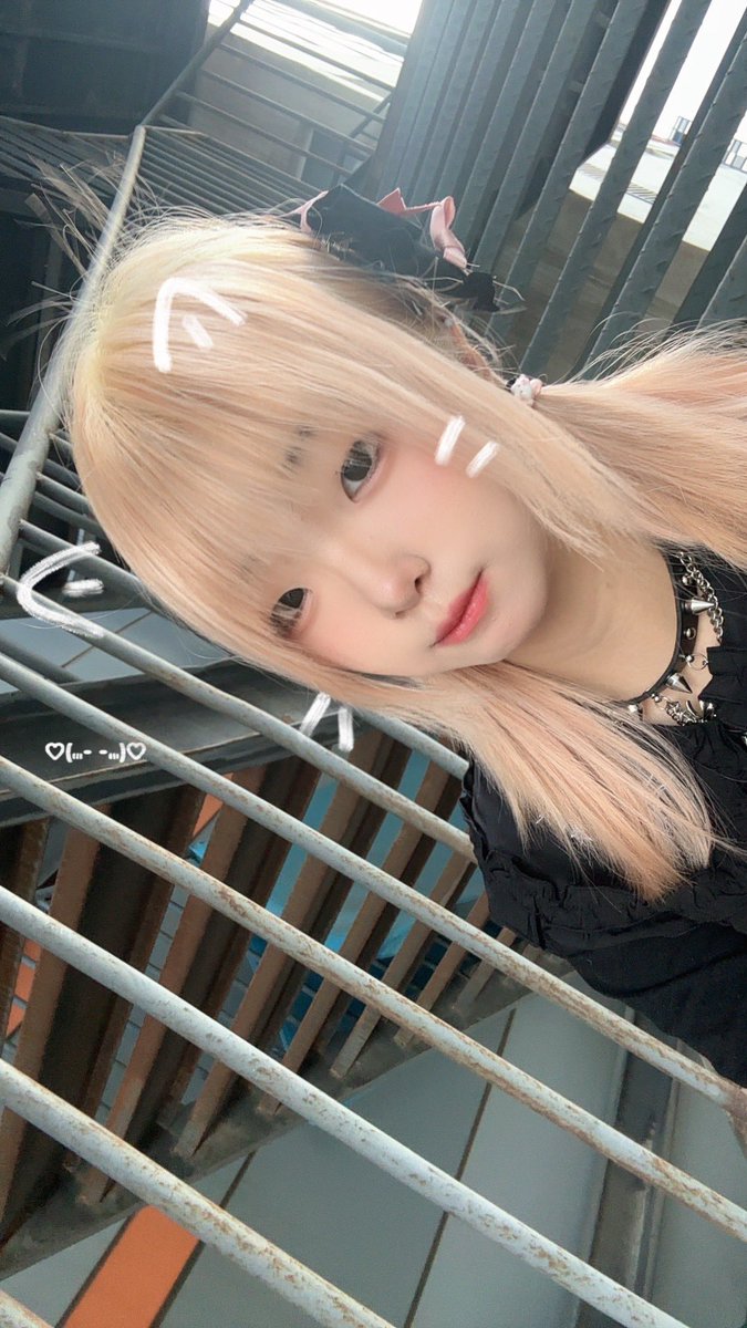 iling0202's tweet photo. 再这样我也要扛不住了 https://t.co/EzE4HUzdcF