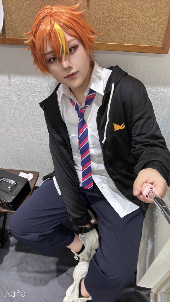 昨日は #りるはこ お疲れ様でした〜！！！初出しの進級後の制服🥞でトッパーやってました✌️
聴きに来てくださってありがとうございました！！！DJはもちろん、色んな人と話せたのがハチャメチャに嬉しかったです〜！！！🫶🫶🫶

また来てね✋(？)