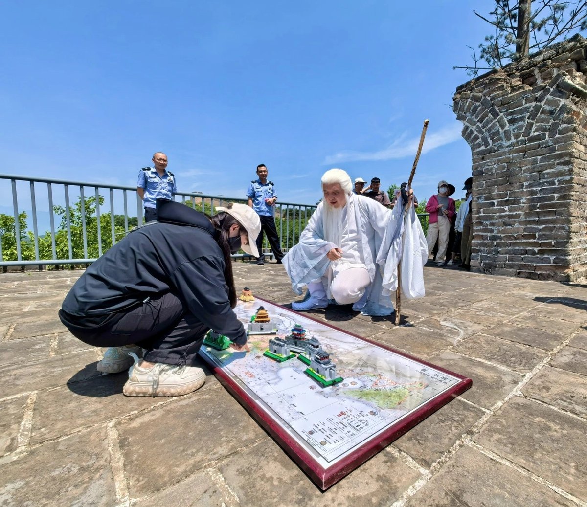 HazelCurry2000's tweet photo. History comes alive at the Great Wall! The #Badaling #GreatWall in #Beijing has launched a brand-new live-action performance and immersive experience project, making the history and culture of the Great Wall tangible and perceptible through interactive engagement. #funinbeijing https://t.co/43Nl9bWYom