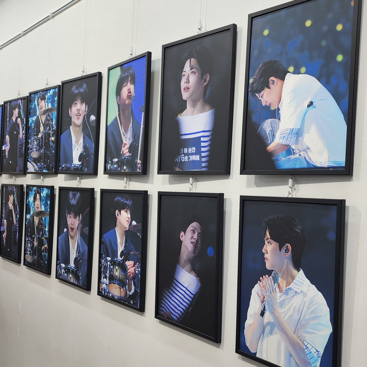 dowoooniii825's tweet photo. 여기 진짜 도우니로 가득 가득 차있던 카페!!! 사진 하나하나 들여다보느라 시간 가는지 모르고 가장 오랜시간 머물렀던 곳!! 비록 럭드는 트레카 파티였지만 트레카 속 도우니가 예뿌자나효❣️

#favorite_day #도운이가사랑하는모든것
#우리가_가장사랑하는_도운_생일축하해 https://t.co/KpBJLBIdWv