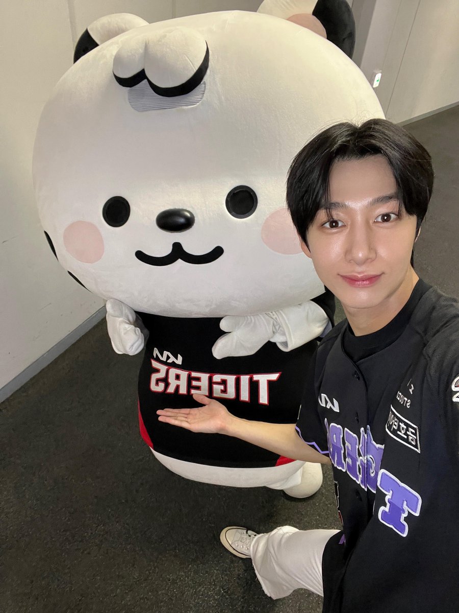 OfficialMONSTAX's tweet image. 오늘 불러주셔서 감사하고 앞으로 열심히 응원하겠습니다! 화이팅!!!🐯 #형원