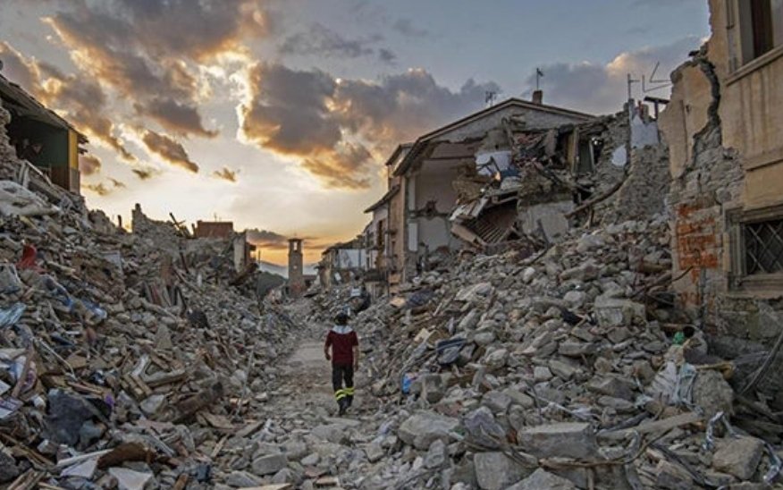 LoryBudano2's tweet photo. #BellaMia
#SalaLettura
#arquatadeltronto
#Amatrice
#24agosto2016 https://t.co/zBD4umsGzT