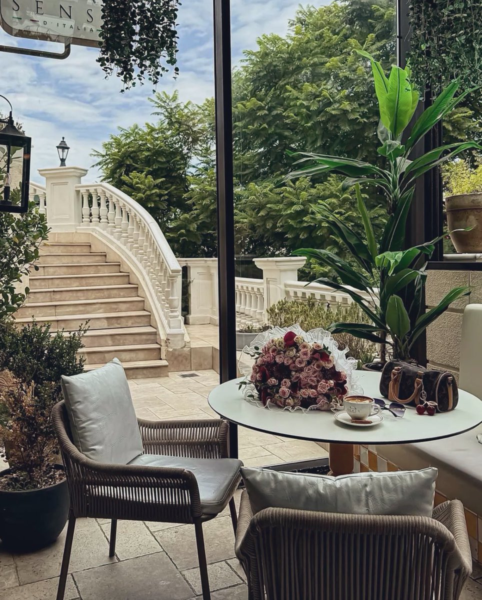 '
         عمرنا م عرفنا #البوح بصراحه ،، 
دائمُا مشاعرنا مُغلفة ،، تتوارى بين السطور