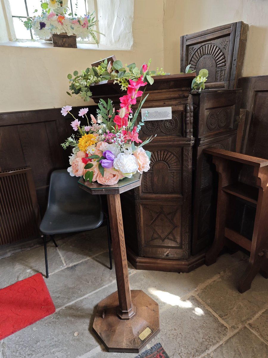 chrisbu03352910's tweet image. #SundaySermon
Flowery pulpit for a wedding in the tiny St.James' church at Midhopestones..☺
📸