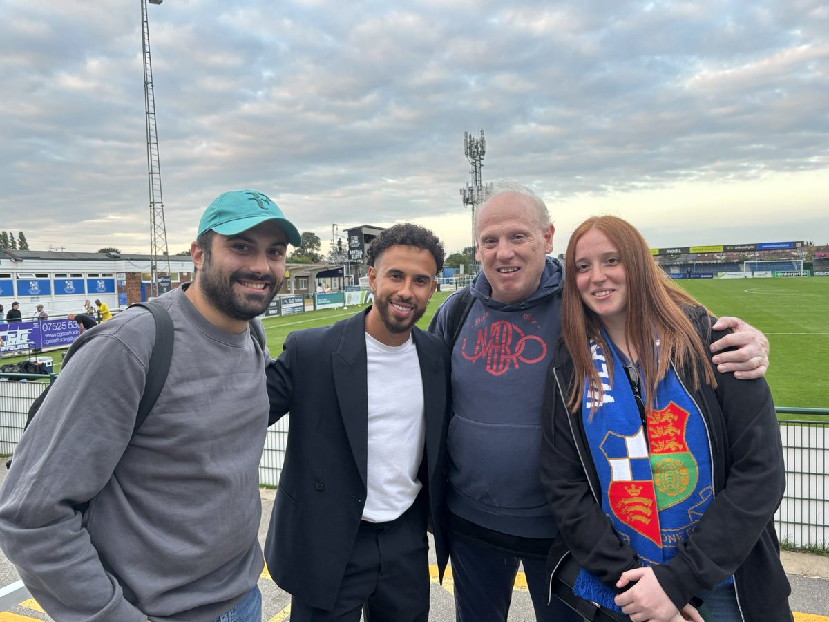 Paul Rumens (@plsoj85) on Twitter photo People that brighten my day No7 - Here’s our Italian super fan Matteo Tonna with his daughter and her partner with our very own <a href="/TheSamCox/">Samuel Peter Cox</a> People that brighten my day No7 - Here’s our Italian super fan Matteo Tonna with his daughter and her partner with our very own <a href="/TheSamCox/">Samuel Peter Cox</a>