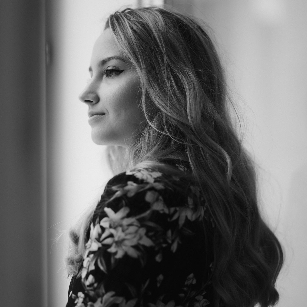 Co znamená nezávislost po ukrajinsku? Žít v zemi, kde je svoboda, nikdo na tebe nemíří zbraní a nad hlavami nelétají ruské drony a rakety. Nezávislost znamená respektování jinými státy suverenity ukrajinských státních hranic. Rusko státní hranice Ukrajiny nerespektuje už delší