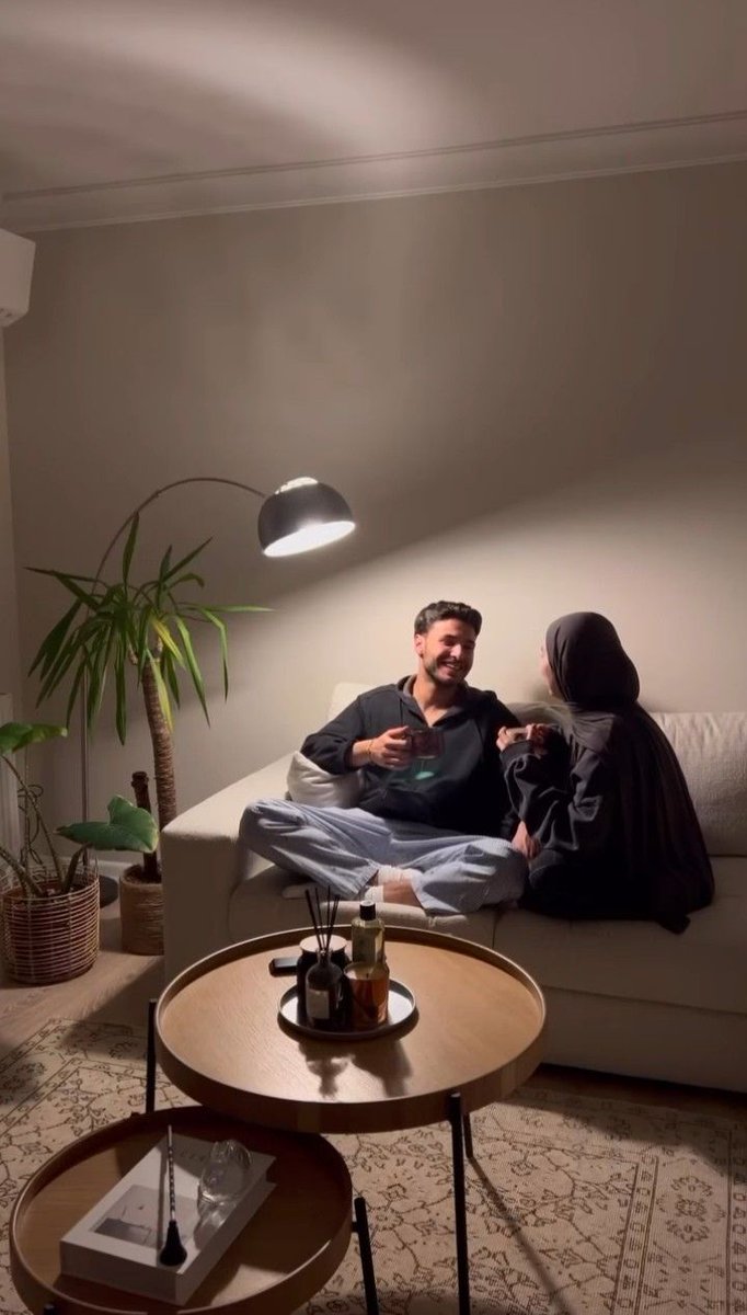 "الإنسان مَفطُورٌ على أن يَأنَس ويُؤْنَس به."

حرفيًا صورة تُجسّد معنى الوَنَس والله.