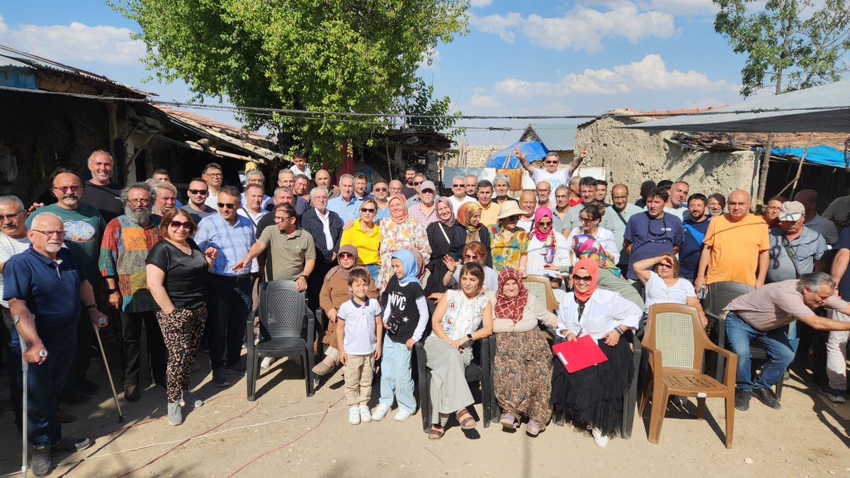 Muhteşem bir gündü.
Bu yıl ki Günyüzü buluşmamız çok renkli çok kalabalıktı. Ev sahibi
<a href="/MehmetTombak1/">Mehmet Tombak 672'li</a> a, gönlü zengin kıymetli anne-babasına, tarihe düştüğü notlara bunları da ekleyen <a href="/aerkan080/">ahmet erkan</a> a ve katkı sağlayan herkese teşekkür ederim.