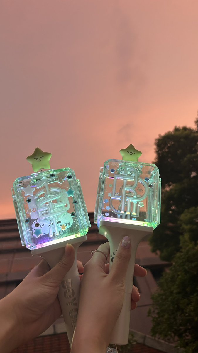 _pi_do's tweet photo. 終わってしまった😭😭
どよんくんとシズニのあの日、ずっとずっと忘れないよ〜😭
だいすき😭😭😭🩵🤍💚 https://t.co/wTdC5Ar7zY