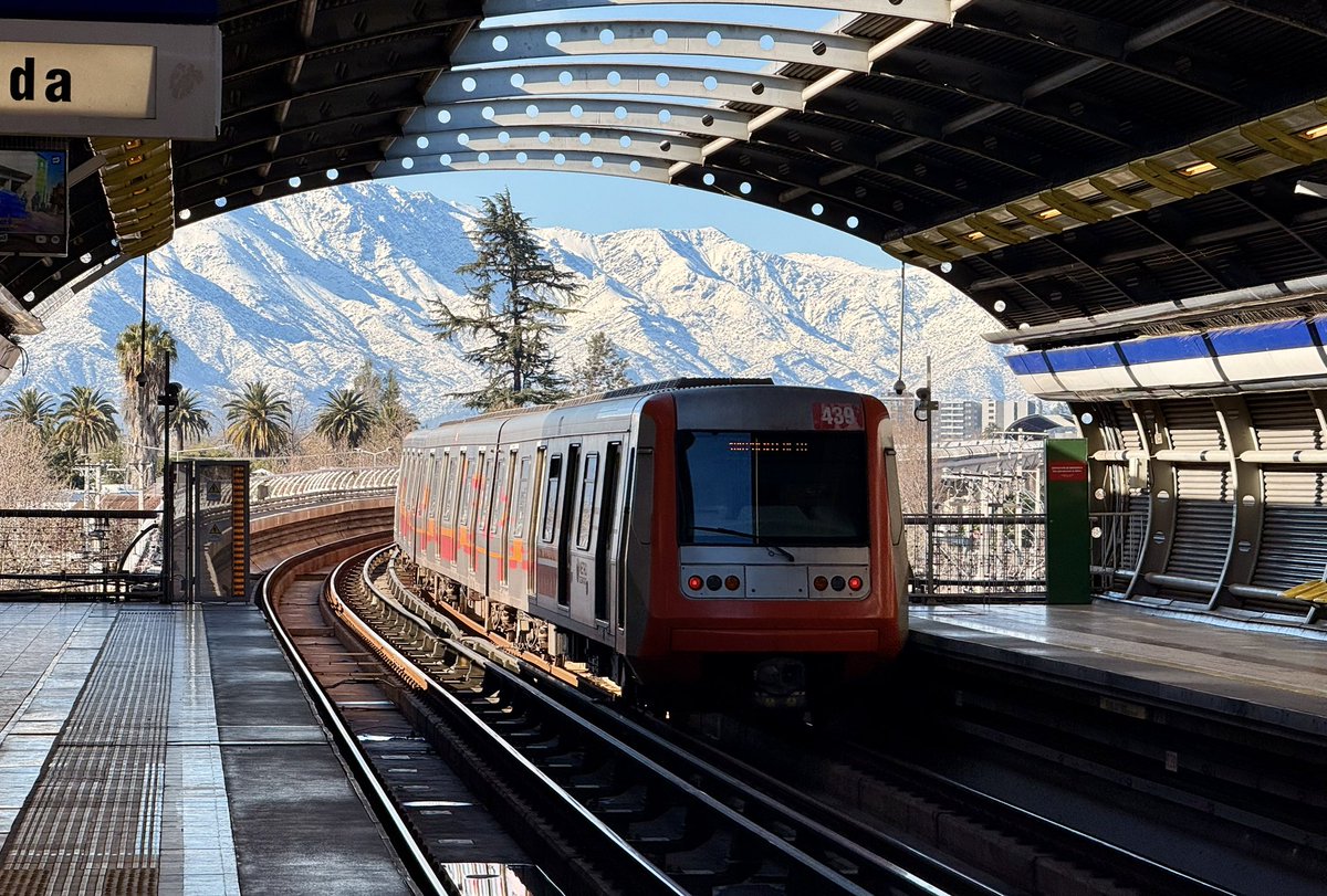 Cristian 🍁🍂 (@platikasep) on Twitter photo Pero mira esta vista y experiencia de viajar en <a href="/metrodesantiago/">Metro de Santiago - #50Años</a> 🏔️. Pero mira esta vista y experiencia de viajar en <a href="/metrodesantiago/">Metro de Santiago - #50Años</a> 🏔️.