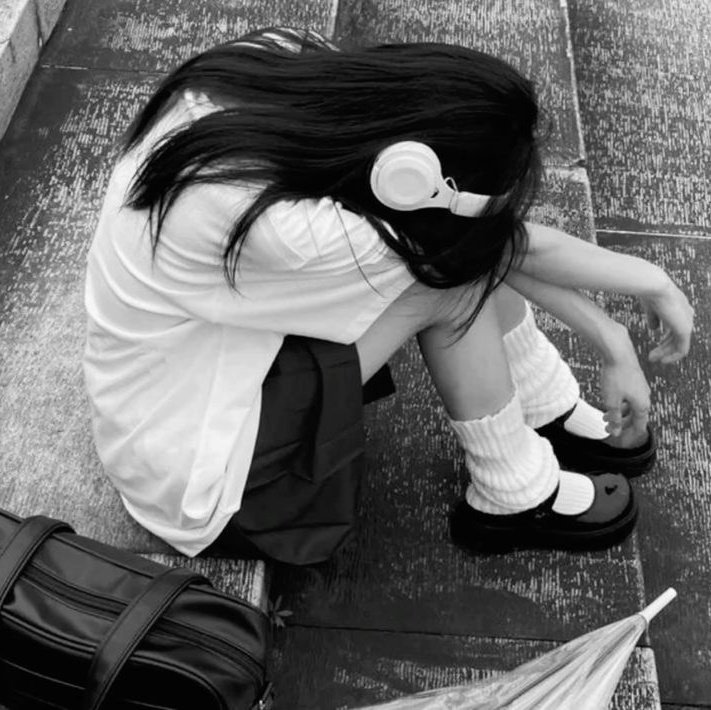 كنت اعلم من البدايه انك لم تكن لى لكنى تماسكت بك لاخر لحظاتى 
#بداية