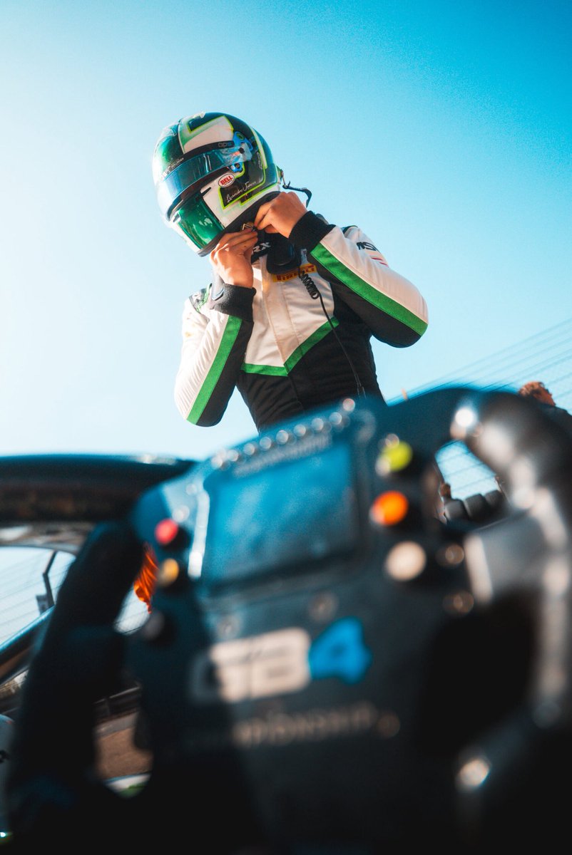 Terminamos el fin de semana en Brands Hatch 🇬🇧
 
Hoy no logramos terminar la carrera 2 luego de un toque con un rival. 

La carrera 3 fue cancelada y pospuesta para la próxima fecha. Espero que los involucrados en el accidente de la carrera de Ginetta Juniors estén bien.