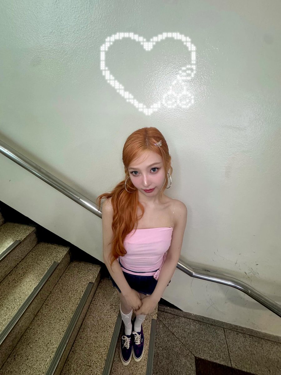 joystgrm's tweet photo. [INSTAGRAM POST] - 10P

러브스플래시 뮤뱅💗
오늘도 크게 응원해준 러비들 덕분에 행복한 하루였다_😘💗
https://t.co/2YuOuYV2YE

@RVsmtown #RedVelvet #레드벨벳 #Joy #조이  
250822 · 22:11:58 KST https://t.co/qGE8xAjBuJ