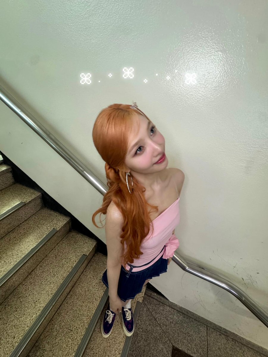 joystgrm's tweet photo. [INSTAGRAM POST] - 10P

러브스플래시 뮤뱅💗
오늘도 크게 응원해준 러비들 덕분에 행복한 하루였다_😘💗
https://t.co/2YuOuYV2YE

@RVsmtown #RedVelvet #레드벨벳 #Joy #조이  
250822 · 22:11:58 KST https://t.co/qGE8xAjBuJ