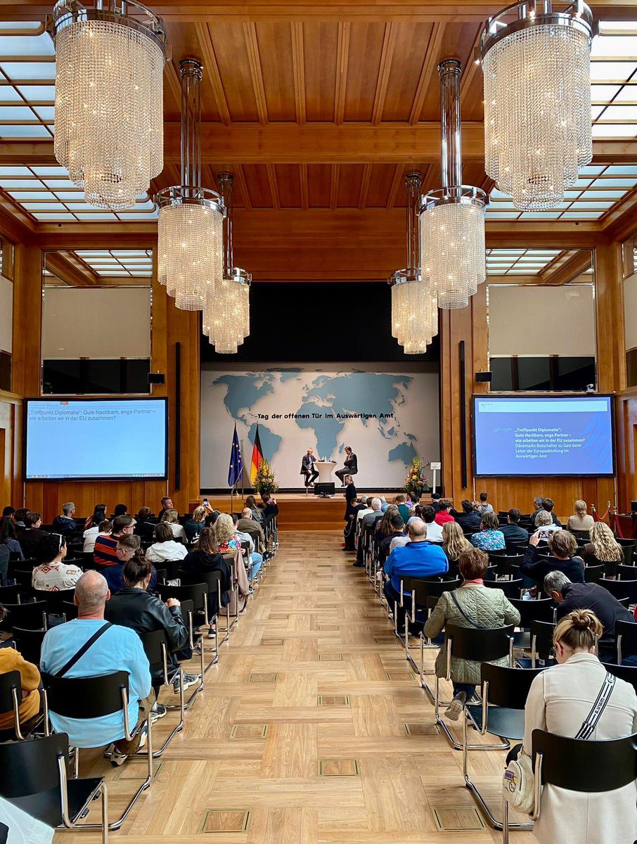 Thomas Østrup Møller (@botschafterdk) on Twitter photo Moin Minister!
Eine Freude, vom 🇩🇪 <a href="/AussenMinDE/">Johann Wadephul</a> und Südschleswiger Johann Wadepfuhl beim Tag der offenen Tür im <a href="/AuswaertigesAmt/">Auswärtiges Amt</a> so warm empfangen zu werden 🇩🇰🇩🇪
Danke auch an <a href="/stateofgreendk/">State of Green</a> und <a href="/visitdenmark/">VisitDenmark</a> - und <a href="/GERonEurope/">Christoph Wolfrum</a> Christoph Wolfrum für die tolle
EU-Debatte 🇪🇺💪 Moin Minister!
Eine Freude, vom 🇩🇪 <a href="/AussenMinDE/">Johann Wadephul</a> und Südschleswiger Johann Wadepfuhl beim Tag der offenen Tür im <a href="/AuswaertigesAmt/">Auswärtiges Amt</a> so warm empfangen zu werden 🇩🇰🇩🇪
Danke auch an <a href="/stateofgreendk/">State of Green</a> und <a href="/visitdenmark/">VisitDenmark</a> - und <a href="/GERonEurope/">Christoph Wolfrum</a> Christoph Wolfrum für die tolle
EU-Debatte 🇪🇺💪