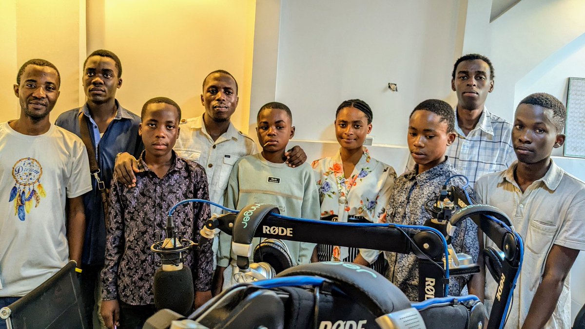 InnomahChe's tweet image. Quelle journée de Génies en herbe !
L'émission d'hier a été particulièrement marquante, et une grande partie de ce succès revient à l'animatrice: ZOÉ AKILIMALI. Sa présence lumineuse et son incroyable aisance ont dynamisé chaque rubrique, rendant le jeu encore plus captivant.