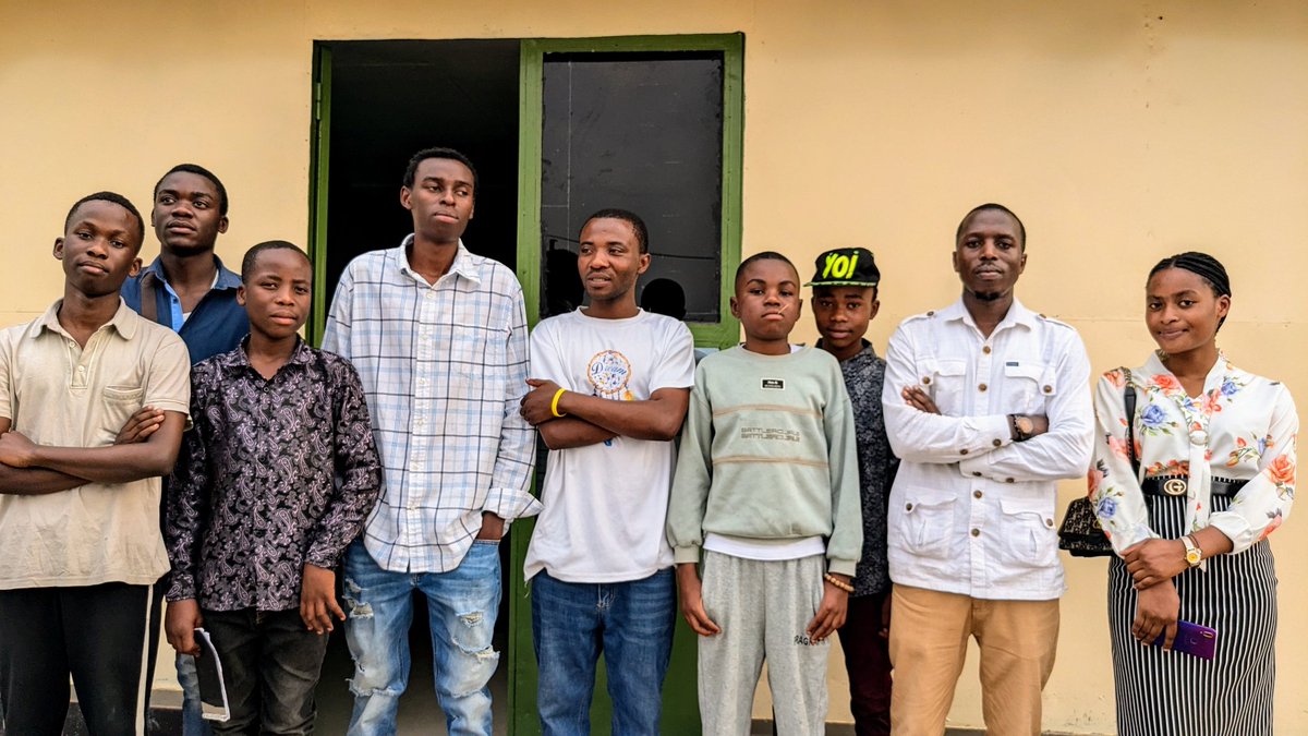 InnomahChe's tweet image. Quelle journée de Génies en herbe !
L'émission d'hier a été particulièrement marquante, et une grande partie de ce succès revient à l'animatrice: ZOÉ AKILIMALI. Sa présence lumineuse et son incroyable aisance ont dynamisé chaque rubrique, rendant le jeu encore plus captivant.