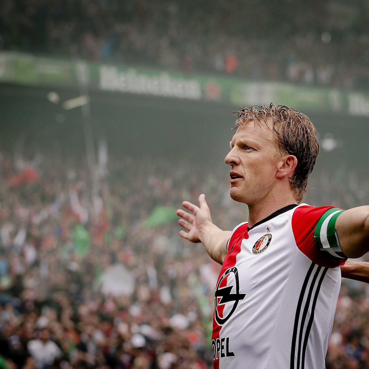 Echt snap niet wat sommige van ons tegen RvP hebben? Of tegen DK of PvH? 

Hebben ons toch grote vreugde bezorgd. Heb eens wat vertrouwen. Vorig jaar 7 wedstrijden op rij gewonnen etc. Derde plaats die uit zicht was veilig gesteld. Nu 2 wedstrijden gewonnen.

Wacht even af!