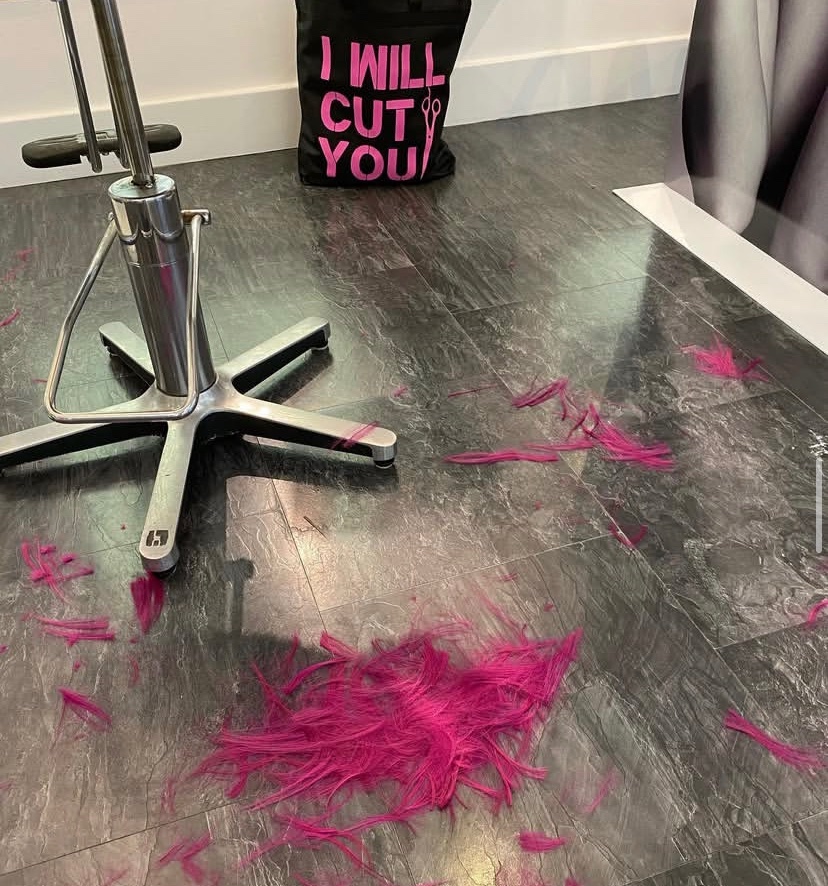 HuglifeMJ's tweet image. Getting all the damaged hair off a clients head is so satisfying. Now she has a cute healthy lob, that I forgot to take a picture of. 💗💗💗😆