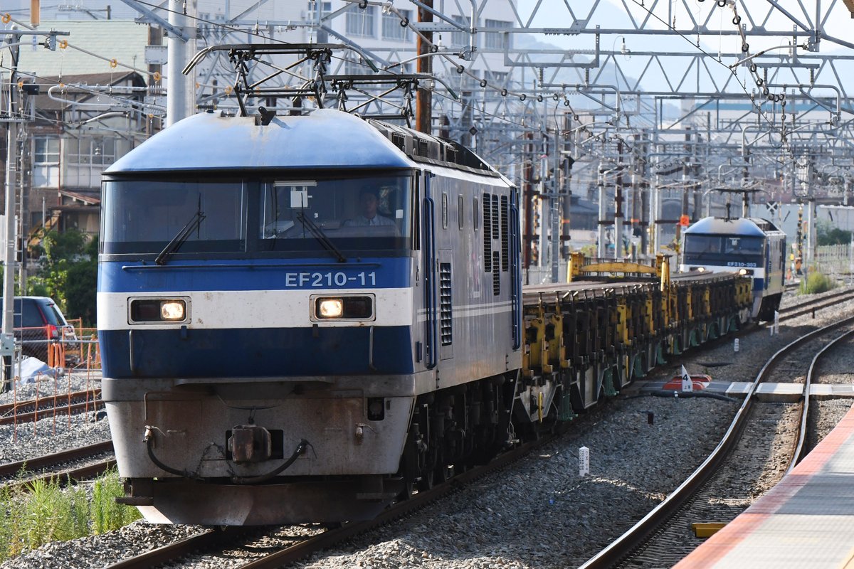 Tec700Ru's tweet photo. ロングレールは元気に上っていきました(^^)
キヤさんはお久しぶりでしたが草ボーボーでしたw(･o･)
今日も暑かったけですがまあ撮れたからヨシ(^^)

 #8090レ日鐵チキ9B
#EF210_11_353
#回9371D_キヤG2 https://t.co/ykfv6aUyLl